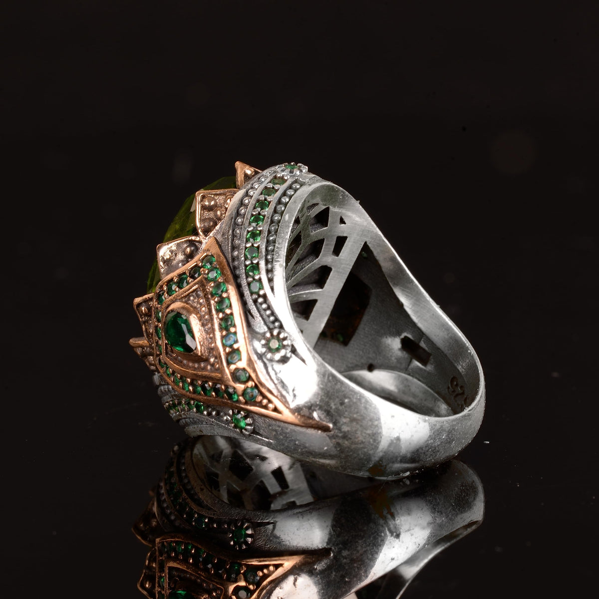 925 Sterling Silver Men's Ring - Set with Peridot Stone — 7