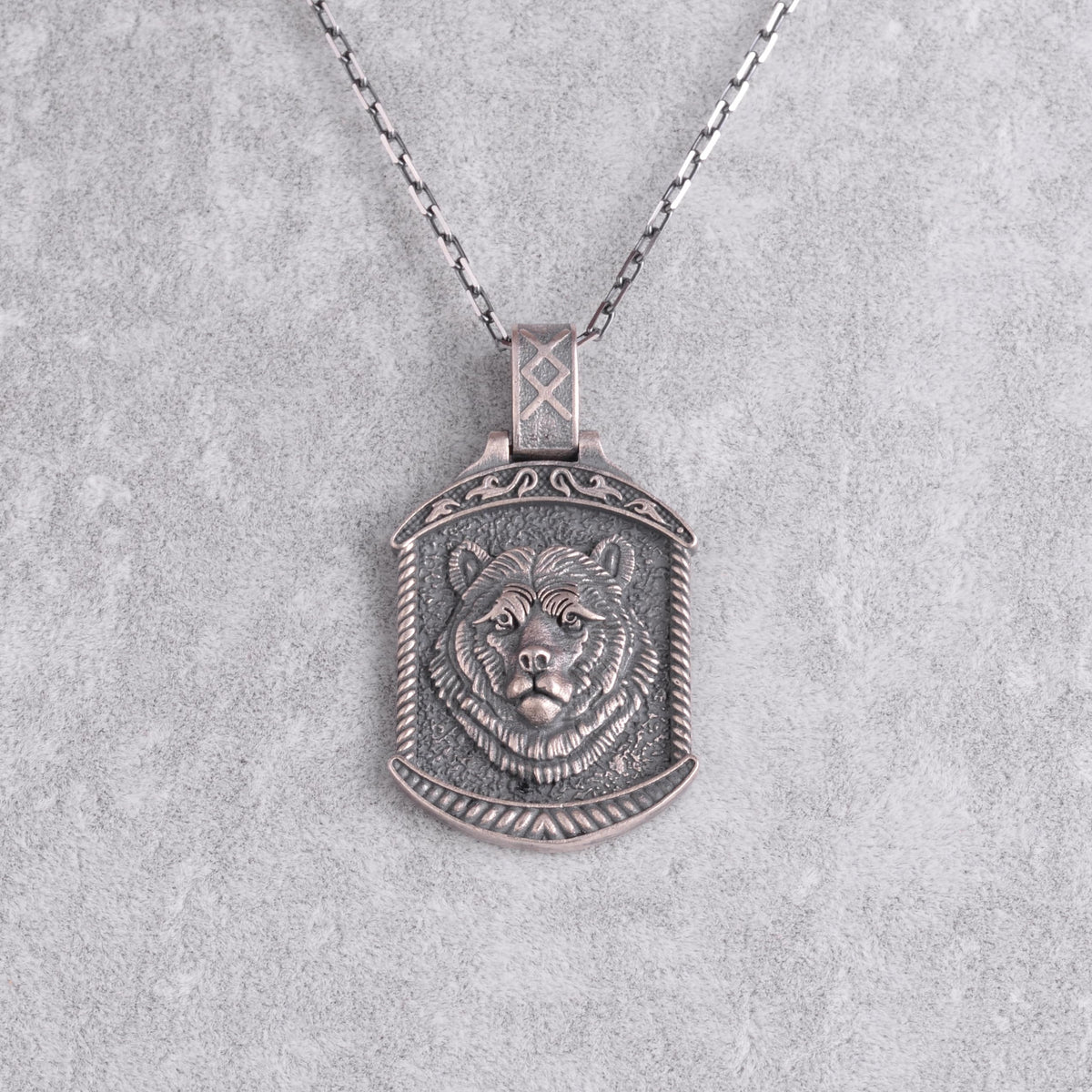 KAMBO 925 Sterling Silver Bear Head Men's Necklace – Shield-Shaped Animal Totem Amulet – Handmade Rustic Chain Necklace (Silver) — 4