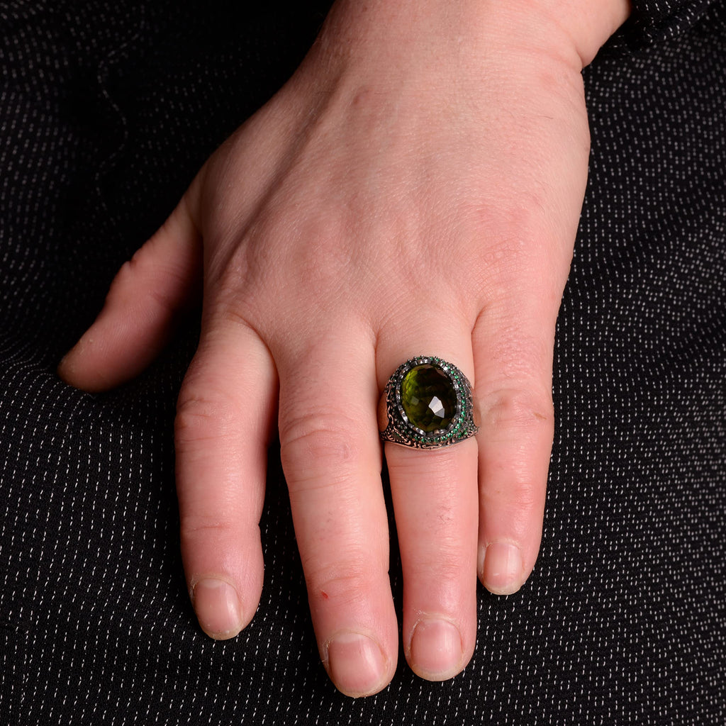 925 Sterling Silver Ring - Stylish Men's Ring with Peridot Stone — 6
