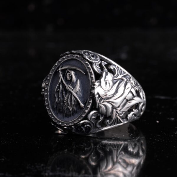 KAMBO Erkekler için Ölüm Meleği Yüzüğü - 925 Ayar Gümüş Ölüm Amblemi Yüzüğü - El Yapımı Gotik Kafatası Tarzı - Oval Mühü