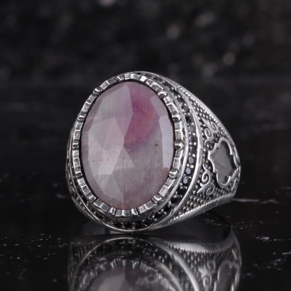 Doğal Safir Taşlı Erkek Yüzük 925 Ayar Gümüş Dişli Çerçeve Siyah Taş Halo El Yapımı Bildiri Yüzüğü (Pembe Safir)