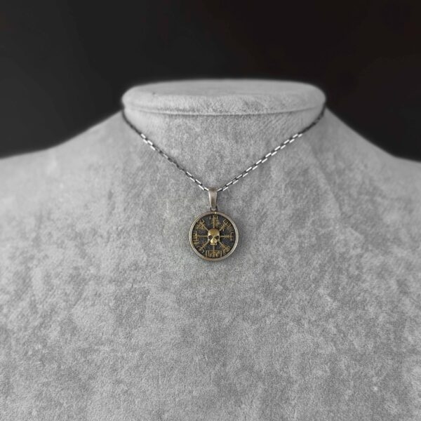 KAMBO Erkekler için 925 Ayar Gümüş Kafatası Kolye Kolye – İskandinav Rünleri ile Viking Pusula Vegvisir – Zincirli El Yapımı İskandinav Muska (Altın Kaplama) - 5